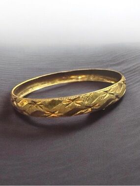 Gold-Tone Floral Engraved Bangle Bracelet
1019